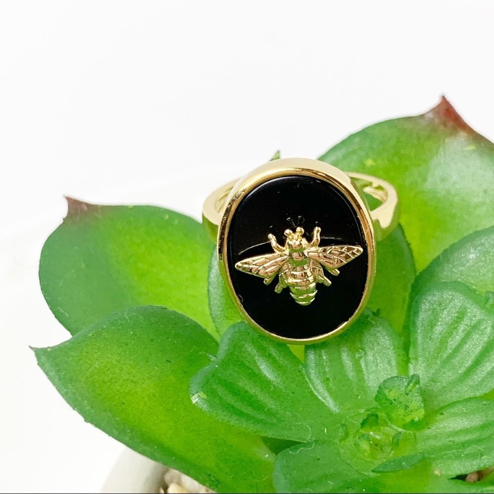 Black Agate Bee Ring Oval Face Bezel